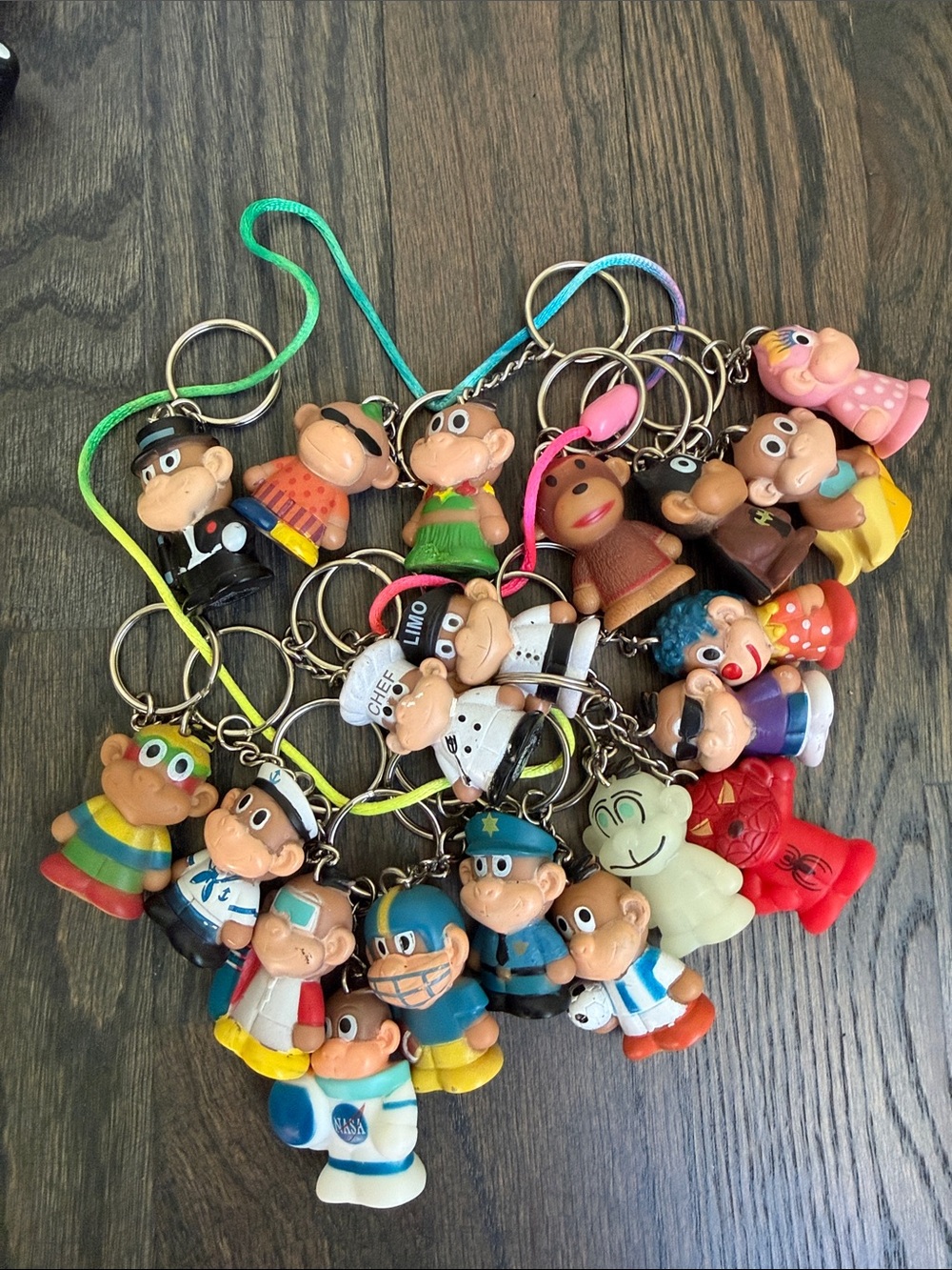 100 Collectible Keychains 1.5” Rubber 3D Key Chains Backpack Prize Favor Animals - Picture 4 of 17
